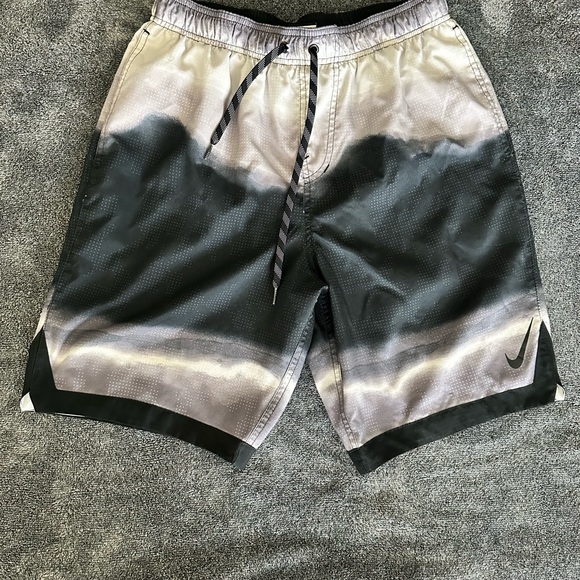 Nike Men’s Swim Trunks, Lined, Colorblock Abstract Pattern, Size Medium - Picture 1 of 7